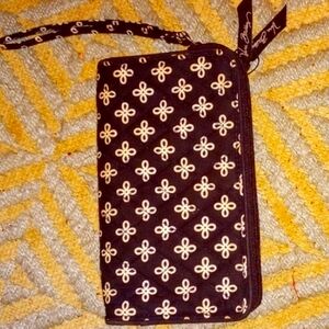 Vera Bradley B&W Roomy Wallet